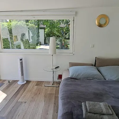 All-In-One Apartment Mit Eigener Sonnenterrasse Im Garten Dusseldorf Exterior photo