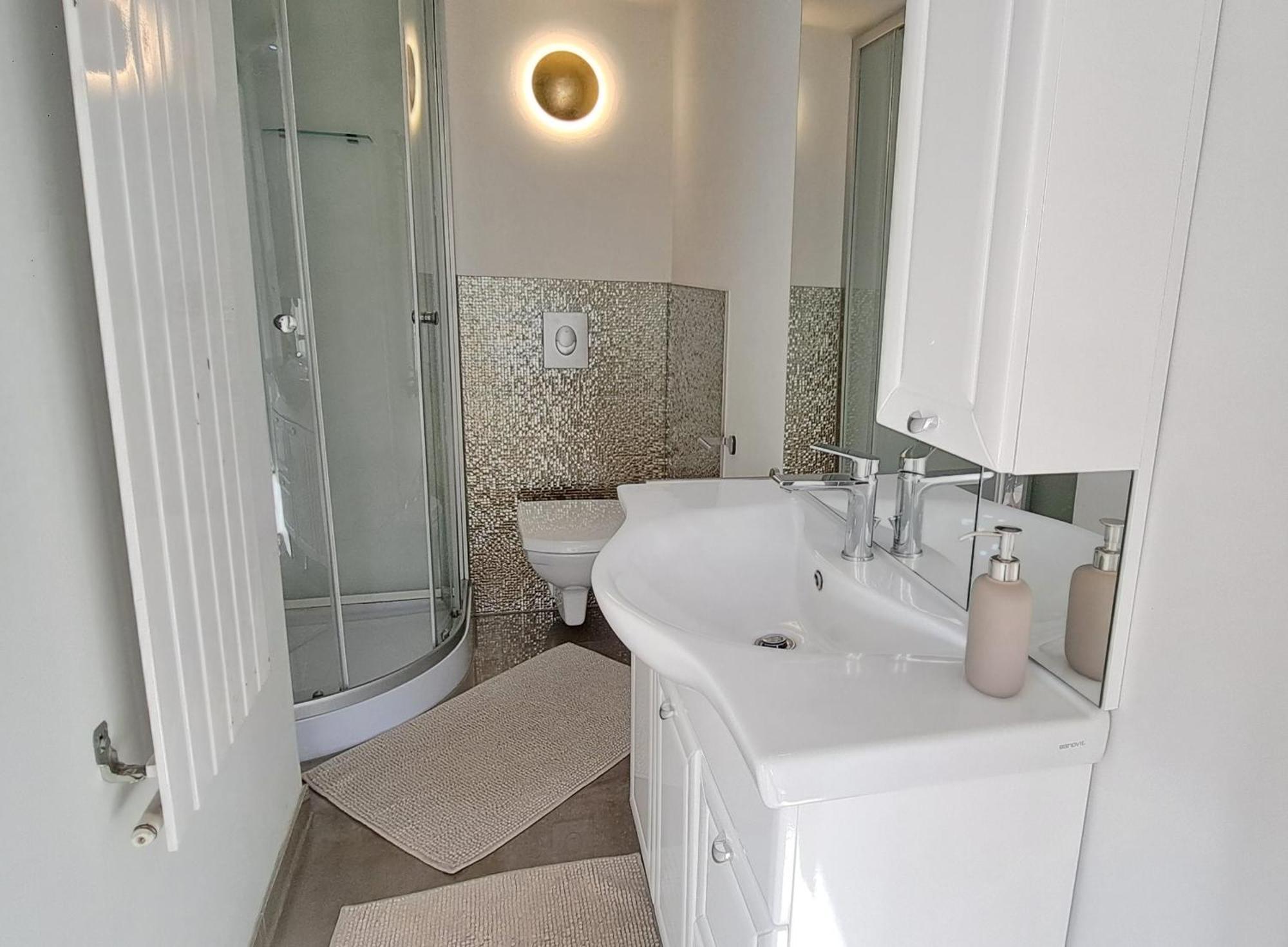 Apartment All-in-one Mit Eigener Sonnenterrasse Im Garten Düsseldorf