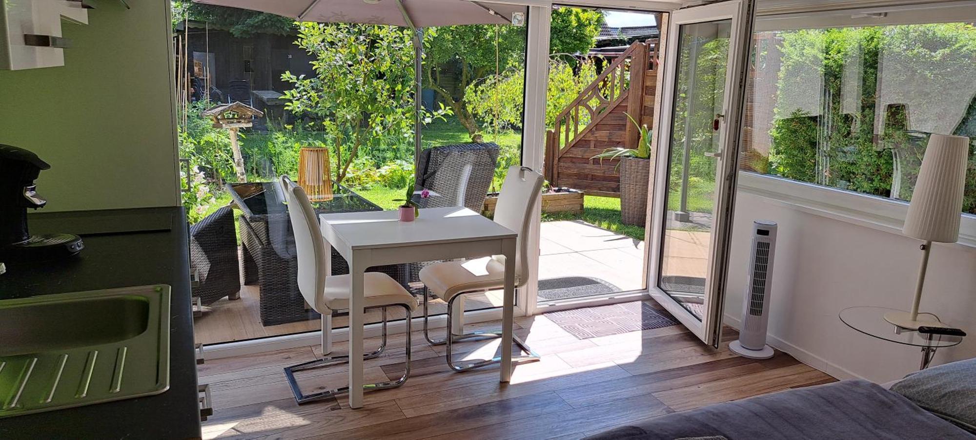 All-in-one Mit Eigener Sonnenterrasse Im Garten Apartment Düsseldorf